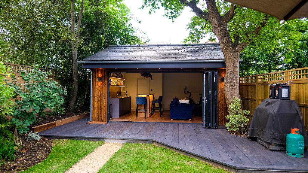 Wooden building with a bar inside the garden