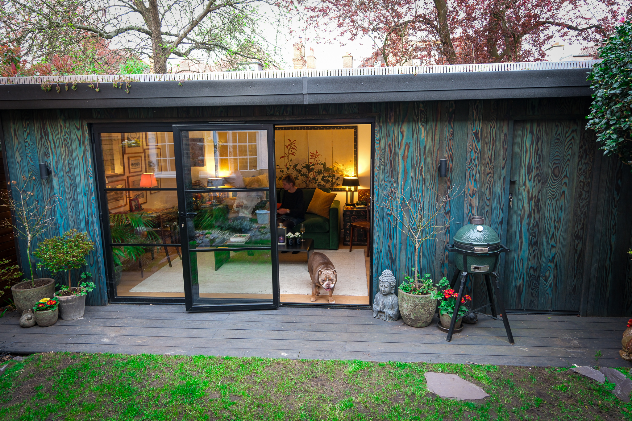 Garden lounge connecting inside and outside by Into The Garden Room